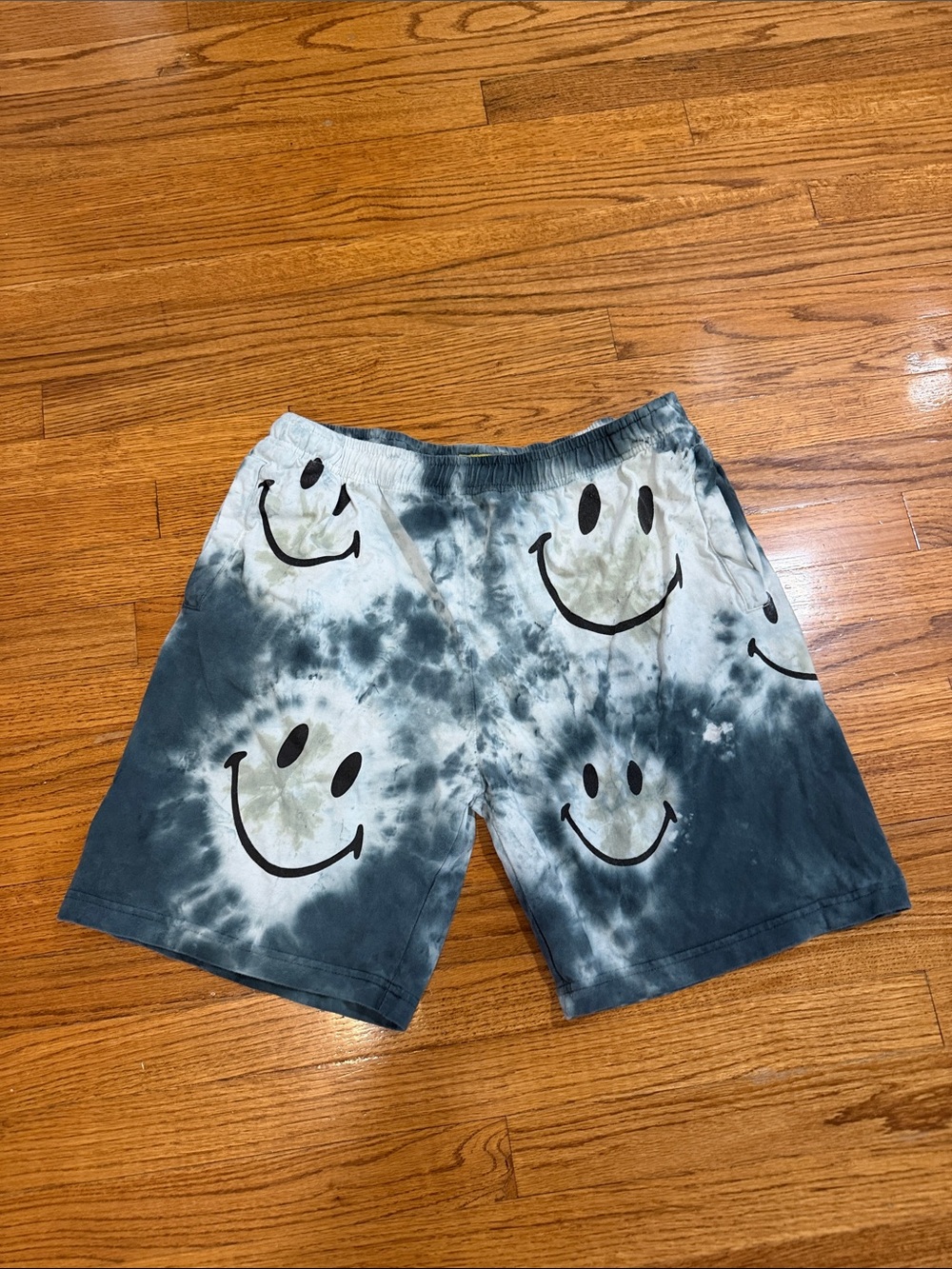 Tie-Dye Smile Graphic Men’s Shorts - Blue